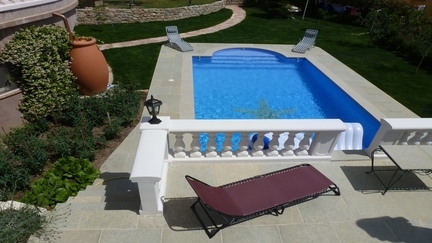 Piscine avec plongeoir et terasse Piscine avec plongeoir et terasse